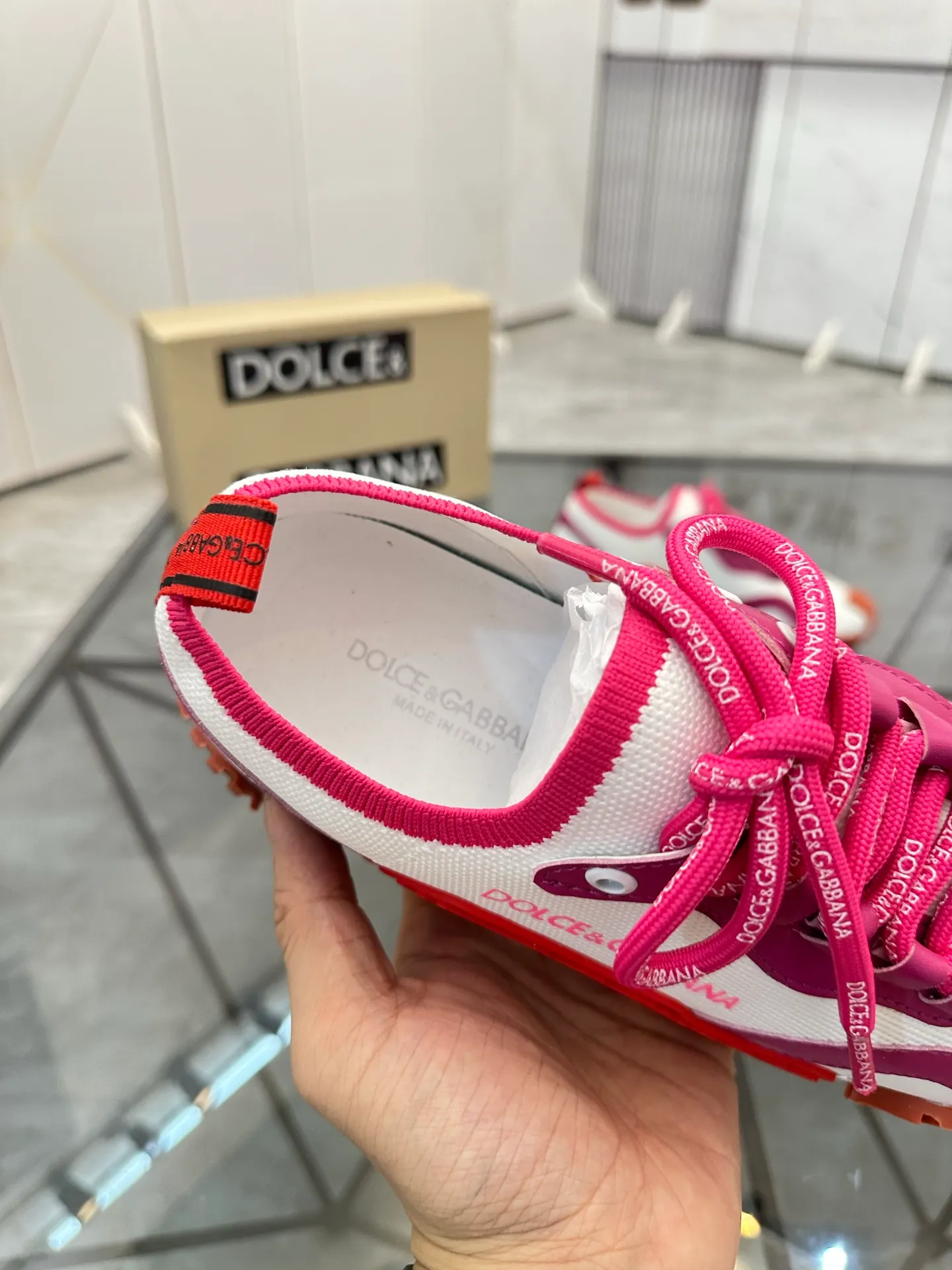 Men's shoes: 💰P460¥ Product trademark: DG "Dolce & Gabbana*" low-top sneakers Regular size: 35-44 (can be customized to 45.46.) Couple style Product materials: Upper imported cowhide stitching original material, breathable lining, original outsole. Number: 803